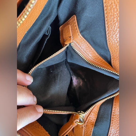 Jaeger Saddle Leather shoulder Bag - Picture 6 of 16